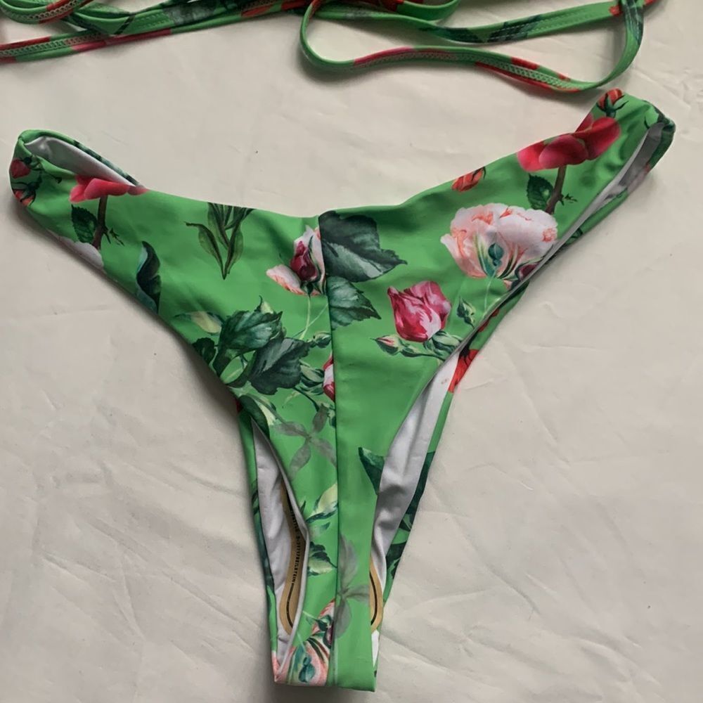 ⭐️FLORAL Ruffle Triangle High Cut Bikini Swimsuit⭐️ - Picture 6 of 6
